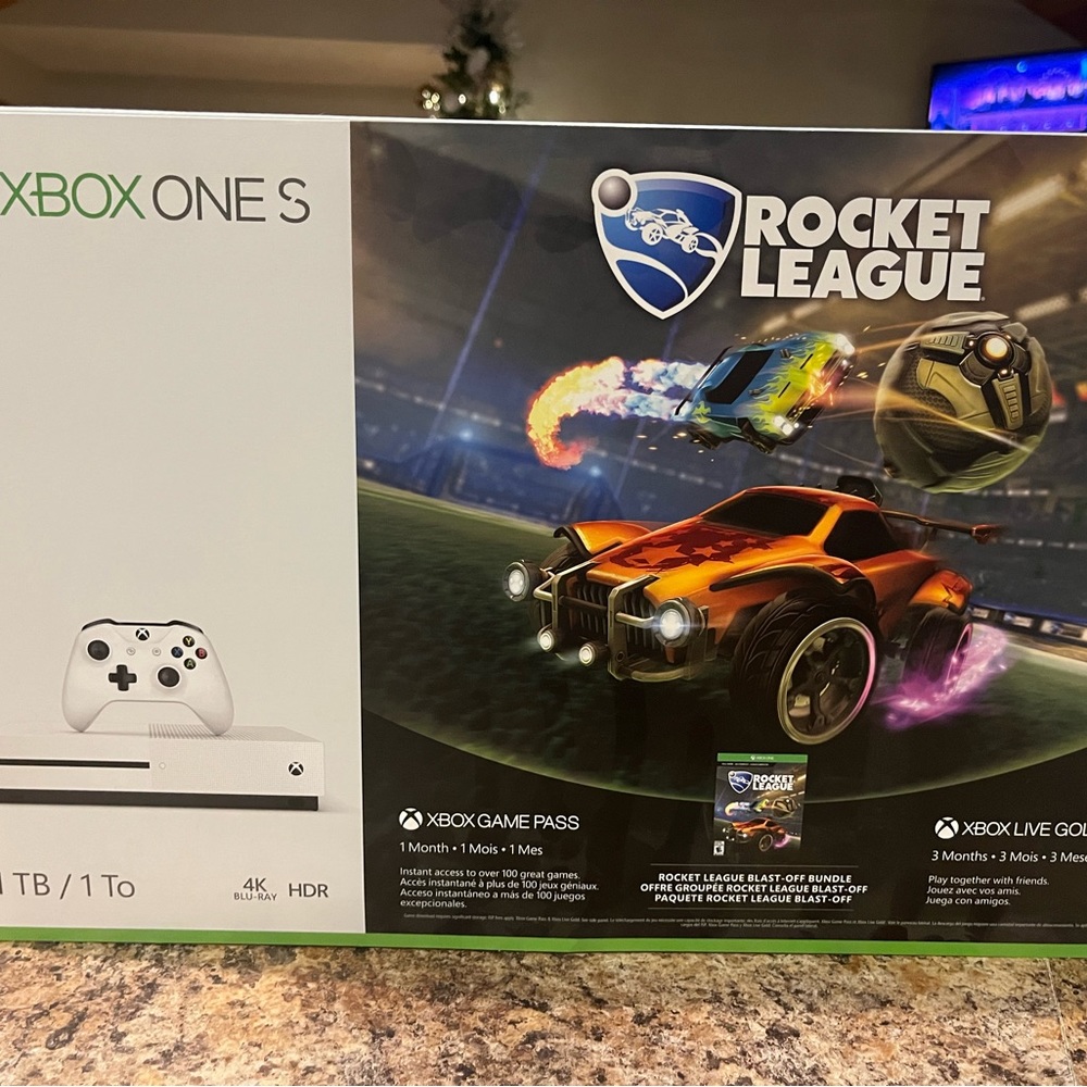 XBOX ONE S 1TB 4K HD ULTRA with controller and 9 games